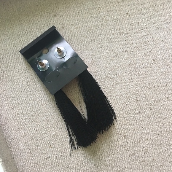 3/$30🖤 New! Black & Gold Tassel Drop Earrings - Picture 6 of 7